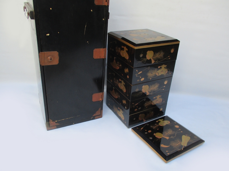 【海外輸入】【琴》送料無料 美術漆器 黒塗蒔絵内梨地五段重箱 箱付 WG182 重箱