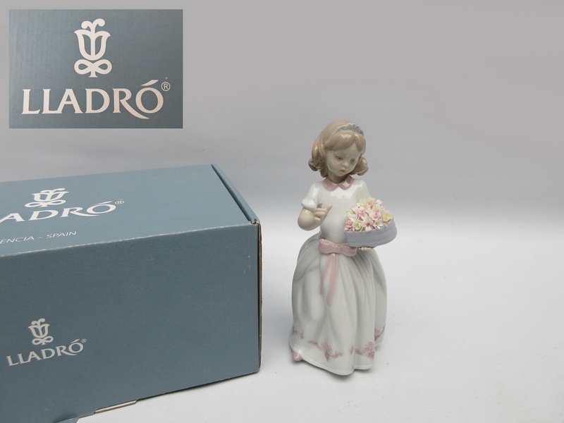 アイボリー×レッド LLADRO 置物 リヤドロ 女の子と花 磁器 大切な